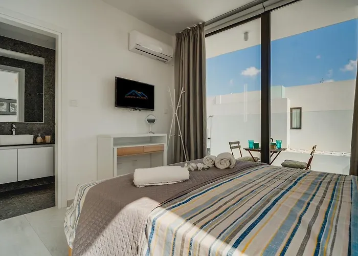 Sunnyvillas 4br New Private Pool In Pernera فيلة