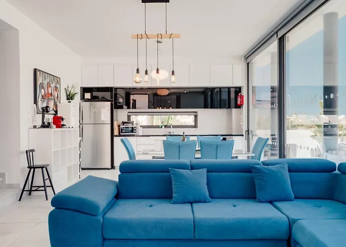 Sunnyvillas 4br New Private Pool In Pernera