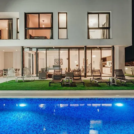 Sunnyvillas 4br New Private Pool In Pernera Protaras