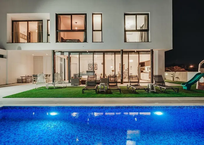 Sunnyvillas 4br New Private Pool In Pernera Protaras