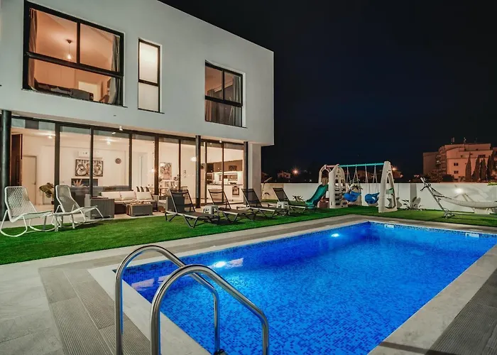 Vilă Sunnyvillas 4br New Private Pool In Pernera