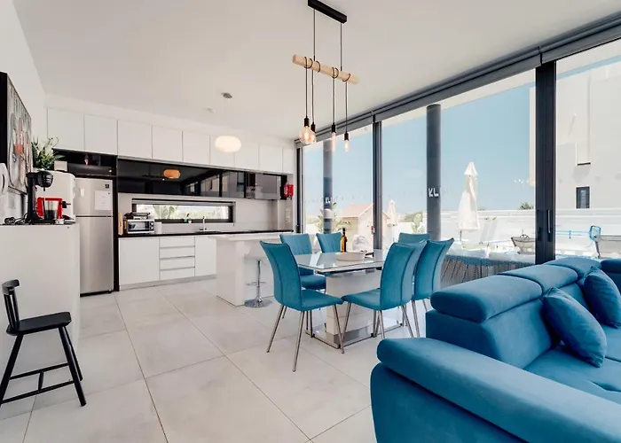 Sunnyvillas 4br New Private Pool In Pernera