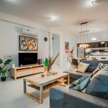 Sunnyvillas 4br New Private Pool In Pernera 빌라