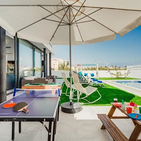 Sunnyvillas 4br New Private Pool In Pernera 빌라