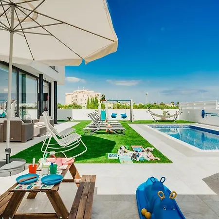ヴィラ Sunnyvillas 4br New Private Pool In Pernera *
