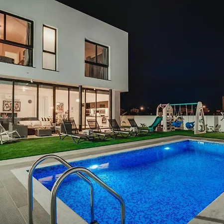 ヴィラ Sunnyvillas 4br New Private Pool In Pernera