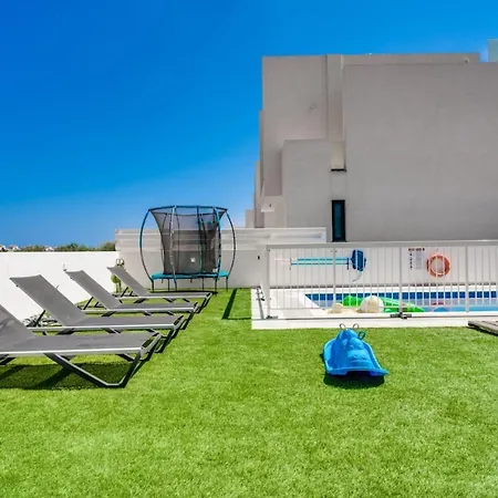 Sunnyvillas 4br New Private Pool In Pernera