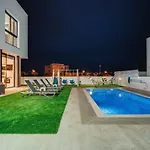 别墅 Sunnyvillas 4br New Private Pool In Pernera