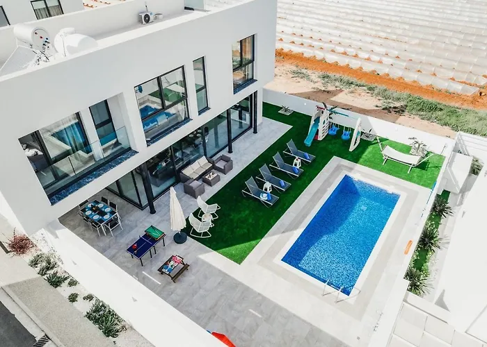 Sunnyvillas 4br New Private Pool In Pernera